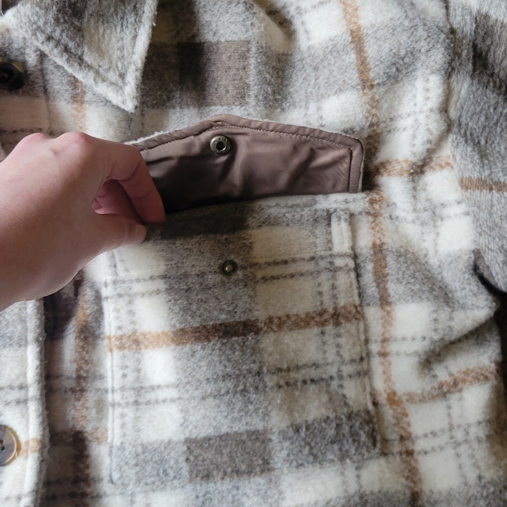 Universal Thread Oversized Shacket Medium - image 8